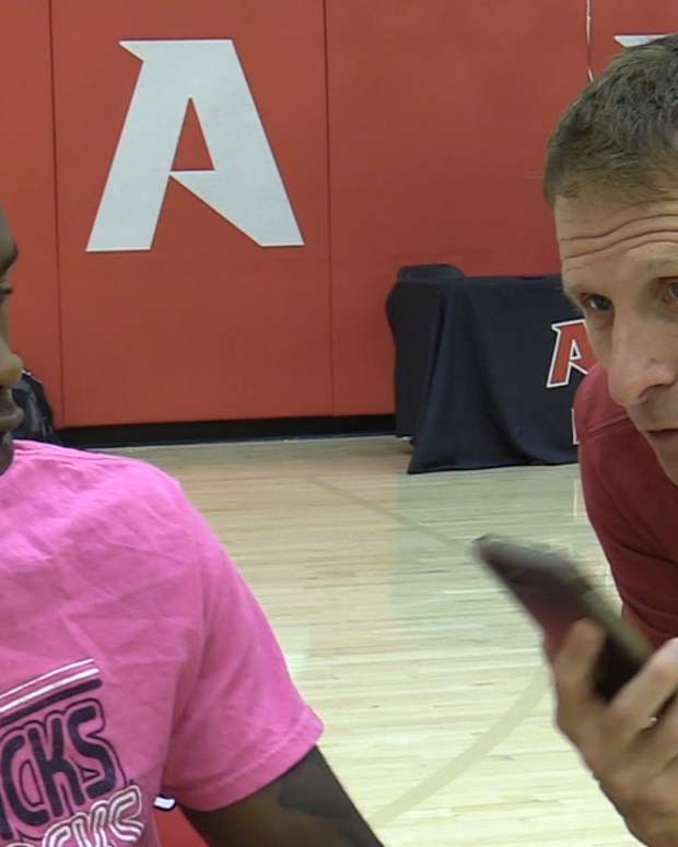 Razorbacks Davonte Davis and Eric Musselman at spring practice